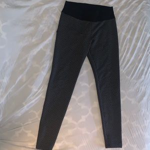 Unknown Brand: Black High Waist Butt Lift Leggings! Size: L